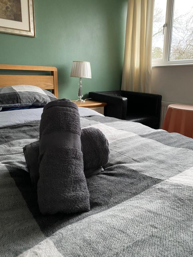 1 Luxurious Double Bedroom With Private Shower Reading