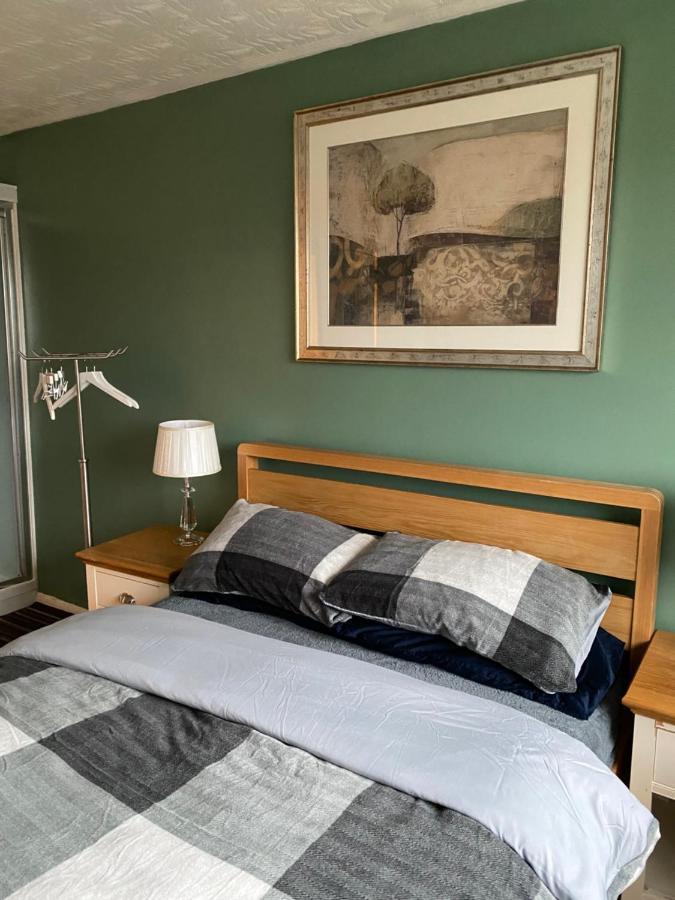 1 Luxurious Double Bedroom With Private Shower Reading
